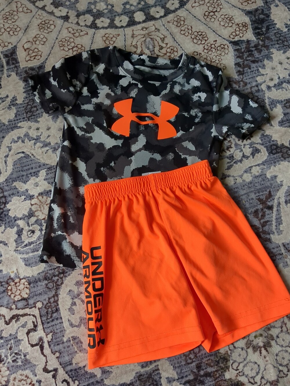**3/$10** Under Armour Boys Outfit Size 3T